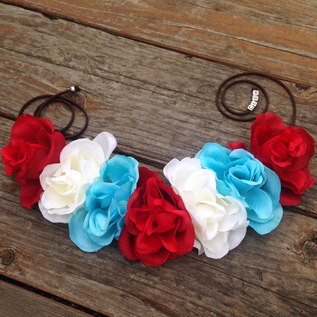 ComoLaFlorHalos's tweet photo. New Kennedy halo with light bright blue roses instead! Who wants one? 😍❤️⭐️💙🇺🇸🎆 http://t.co/kjCqlPIge4
