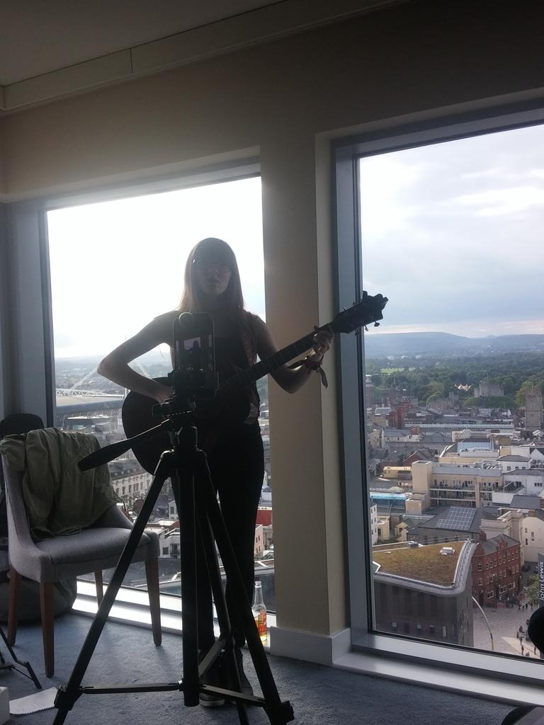 AllOfTheEvents's tweet image. An amazing acoustic set going on at Cardiff's tallest hotel atm - check out @Parrotscope on Periscope and tune in NOW