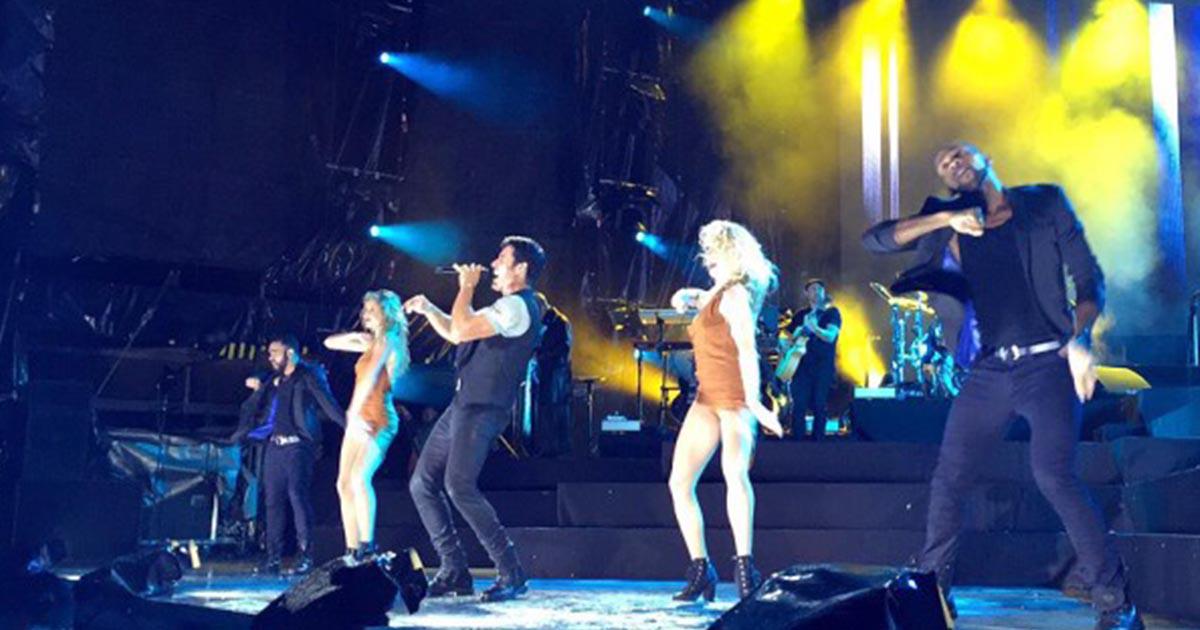 CHAYANNEMUSIC's tweet photo. MIL gracias #Honduras!! Me encantó bailar y cantar con ustedes! #EnTodoEstareTour VIDEO: http://t.co/4VgugBToc7 http://t.co/Lw80CmHAo6