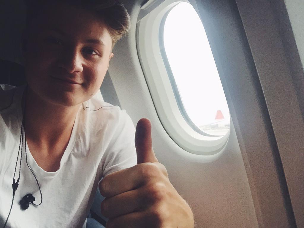 Zwei Millionen Abonnenten in der Luft geknackt, yaie! ✈️😄
Grüße aus Los Angeles! :)