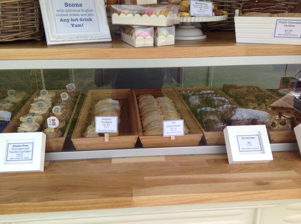 BakeryBluebell's tweet photo. Great weekend @AliveVDubbin selling lots of delicious cakes to lots of happy campers #BakeryBluebell #cakes #yum http://t.co/GB7rbKzjzt