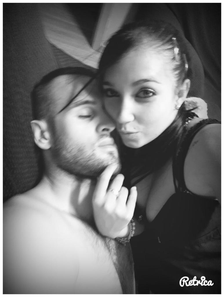 GozaloKikito's tweet photo. Eres mi presente y mi futuro y solo cntig tng todo escrito no kiero nada mas en esta vida xk TE AMO!! @arooa_perez http://t.co/VsJiR7TUnI