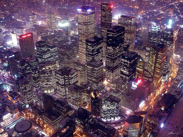 earthposts's tweet photo. Looking down from the CN Tower in Toronto 🍁 http://t.co/5OpRix9f8p