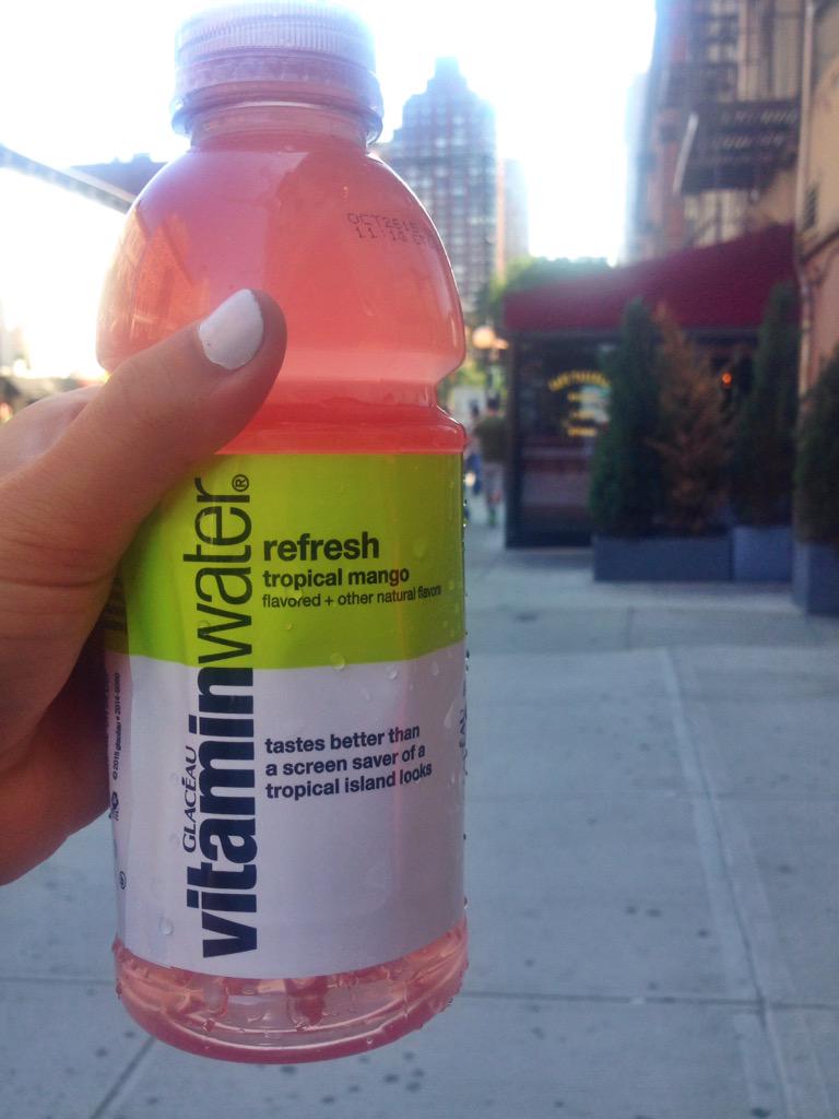 tayhnsn's tweet photo. It's true. New York is a hustling place. #hydratethehustle #vitaminwater Thanks @vitaminwater! 😊 http://t.co/OuCSJ8c4Iy