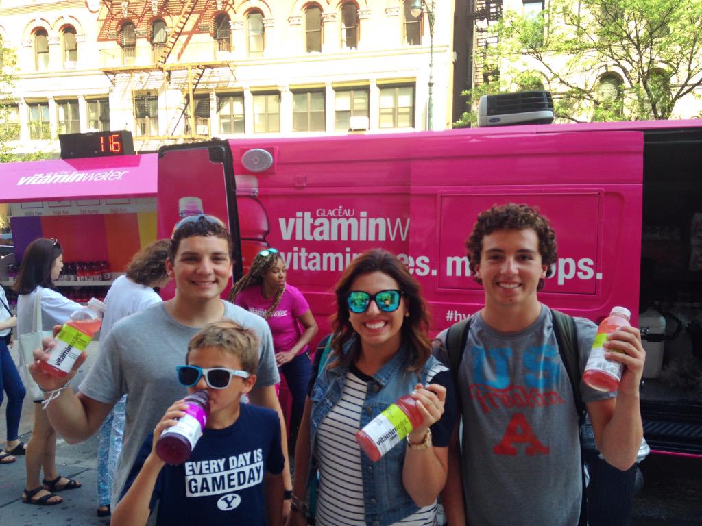 tayhnsn's tweet photo. It's true. New York is a hustling place. #hydratethehustle #vitaminwater Thanks @vitaminwater! 😊 http://t.co/OuCSJ8c4Iy