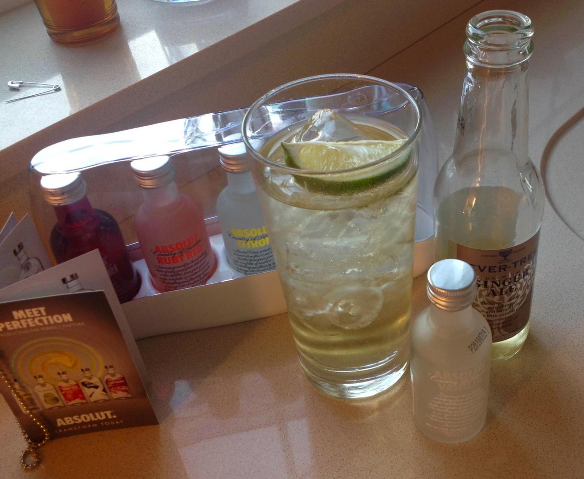 ljkgraphics's tweet photo. Enjoying an Absolut Vanilia &amp; Ginger Ale, loving it! #absolutflavours #meetperfection http://t.co/zGGMw6Pq1Q