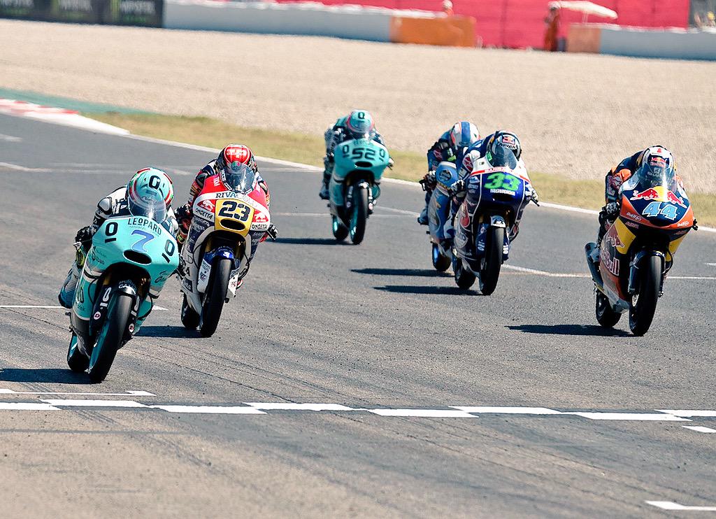 Efrentxu7's tweet photo. Feliz de volver al podium y sentirme fisicamente a tope de nuevo.. Un lujo la lucha con estos 5 grandes pilotos! http://t.co/Xp83thbTNS