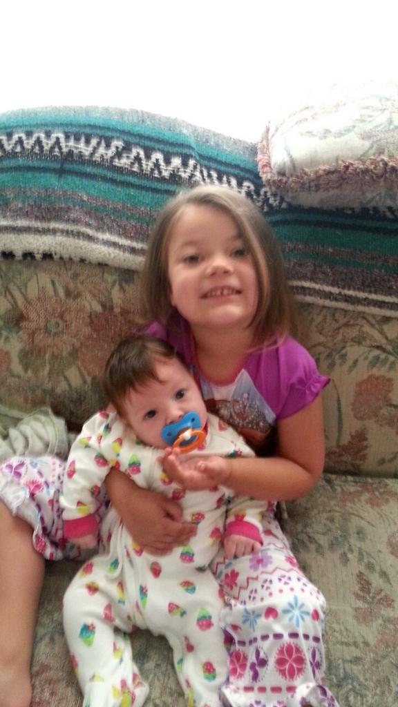 TKO_Momma22's tweet photo. My babies http://t.co/ClJs6I4yQT