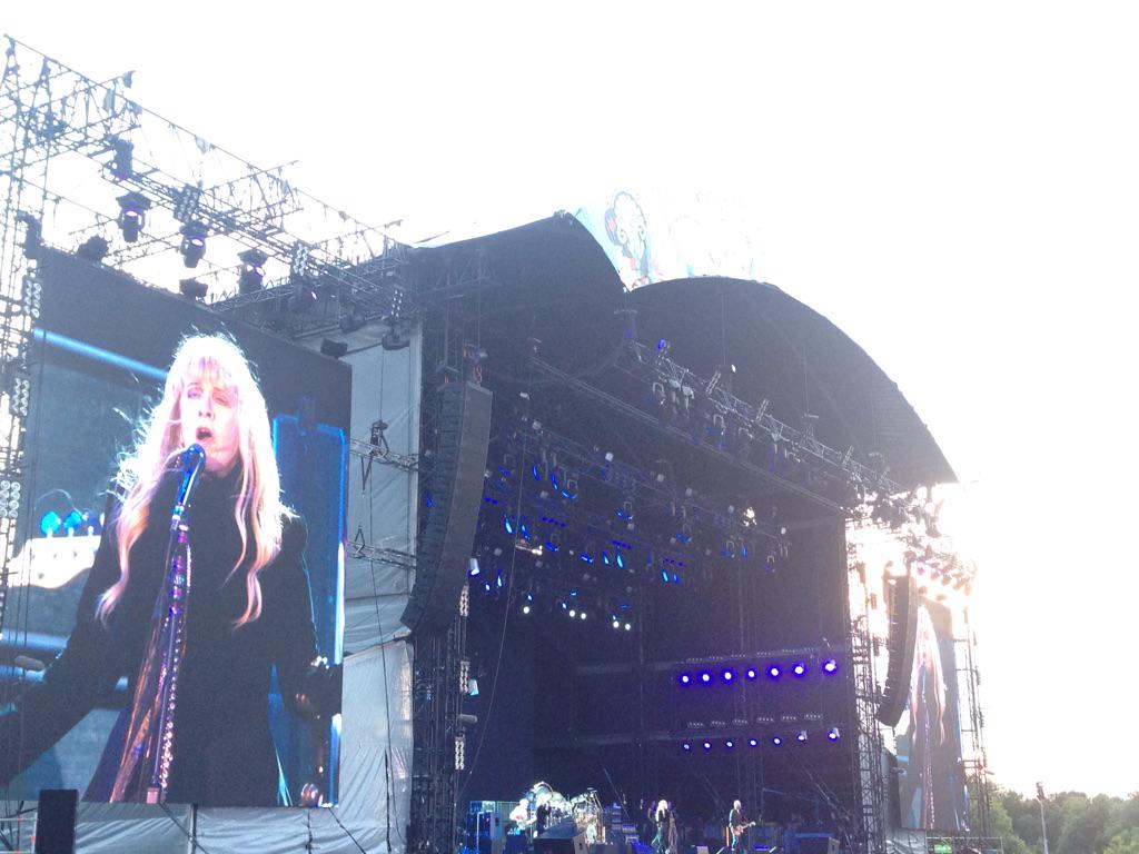 DawBell's tweet photo. SUPER SUNDAY!! @fleetwoodmac @IsleOfWightFest #IOW2015 http://t.co/sKcvGzNcgc