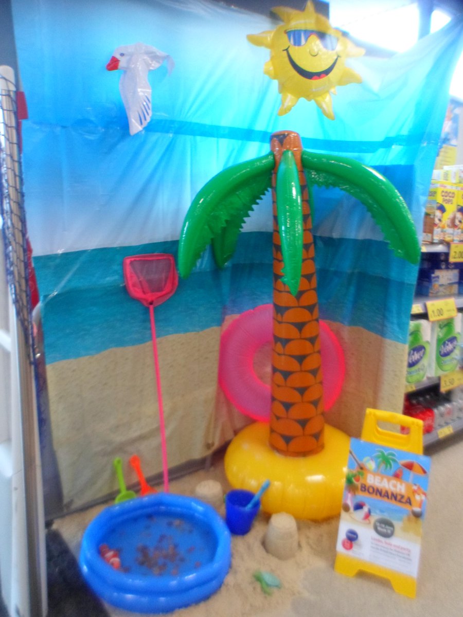 TDAMSELL's tweet photo. Fun In The Sun, our own beach ! @Ange1i @djcogan50 @jameshorton79 @colincstevens1  @Whitchurch3424 @Area2Training http://t.co/91QCjyPDeb