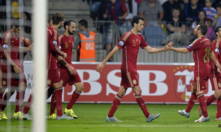 FCBarcelona_cat's tweet photo. Piqué, Alba, Sergio i Pedro participen en la victòria d'Espanya a Minsk (0-1) http://t.co/s8vRbDlng7  #FCBlive http://t.co/73JsPc0lZU