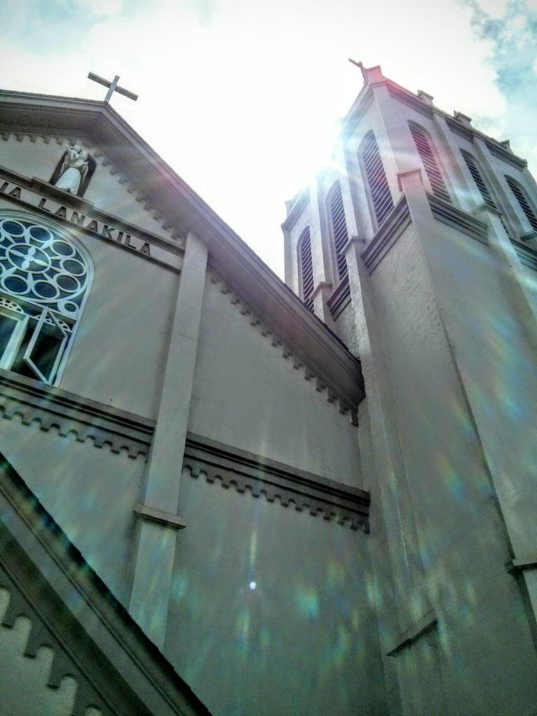 MikeMunoz123's tweet photo. Maui Church http://t.co/a0JAwJ3Xnt