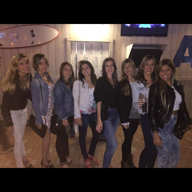 Tania_g7's tweet photo. buena noche chicas!!!@Marta_rm13 @Aanuxi @Ahv409 y cia. empezando bien tus 25 martita 😂😂😂 http://t.co/1UfVBPjLm6