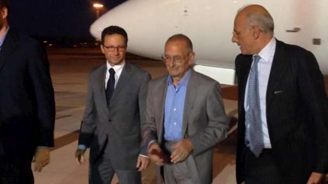 MediasetTgcom24's tweet photo. Scaravilli è atterrato a Ciampino - "Trattato bene dal governo di Tripoli" #scaravilli http://t.co/8iQ1HQlpW7 http://t.co/mLJiacjcbY