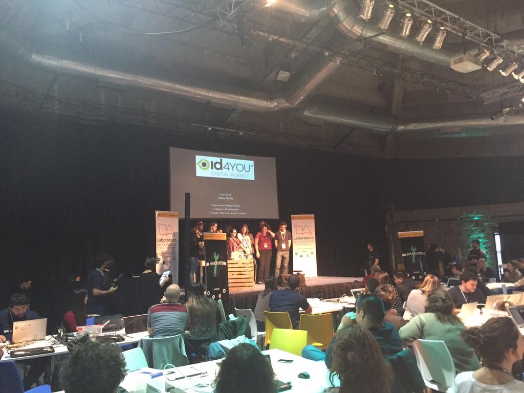 chicasentec's tweet photo. .@somoshackeras va a ser un programa conjunto de gobierno(lab, dg mujer ) e iniciativas de la soc civil #BAHackaton http://t.co/gckj4qlZQK
