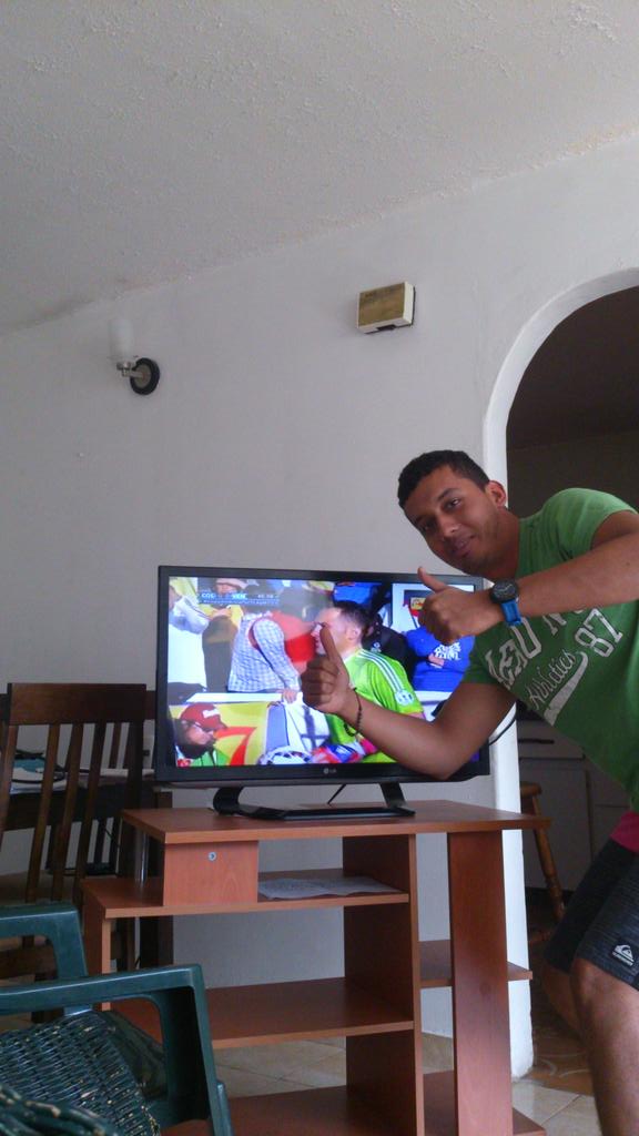 jesusg22's tweet photo. #CopaAmericaPorTLAyMTV desde España apoyando a mi Vinotintinto ganamos @MeridianoTV @Tomapapa http://t.co/DX3xvyueJa