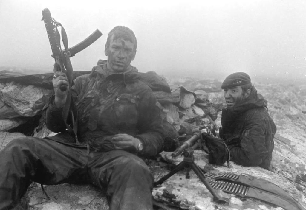 Chris_Grigg1987's tweet photo. Please RT this incredible tweet to @falklands_utd, that fought for our freedom  https://t.co/RDOMc2lXbj. http://t.co/j9oXqT76IL
