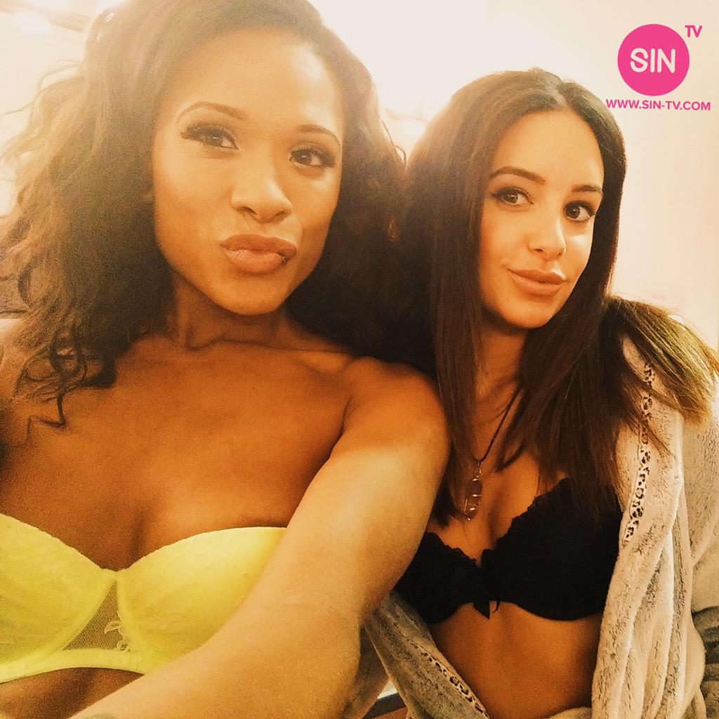 SinTVGirls's tweet photo. @XSammieKaneX & @ellabellajolie are ready and waiting to please #selfie #sexy #babes #UKBabeChannels http://t.co/Jd1dTwF1rp