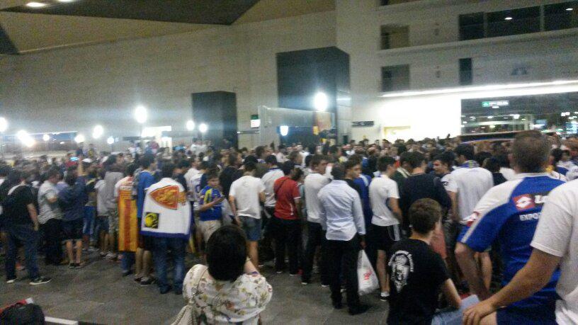 alexalonso7's tweet photo. Increíble el zaragocismo volcado en Delicias. El sueño a Primera está vivoooo http://t.co/Lj3LofEoaM