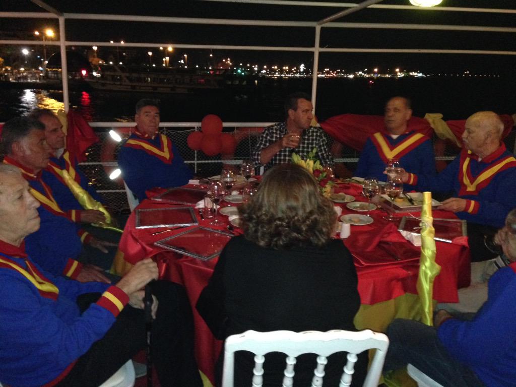 Göztepe'nin muhteşem 90.yıldönümü kutlamalarına katıldık.Fatih Terim,yöneticiler ve efsane futbolcularla birlikteyiz.