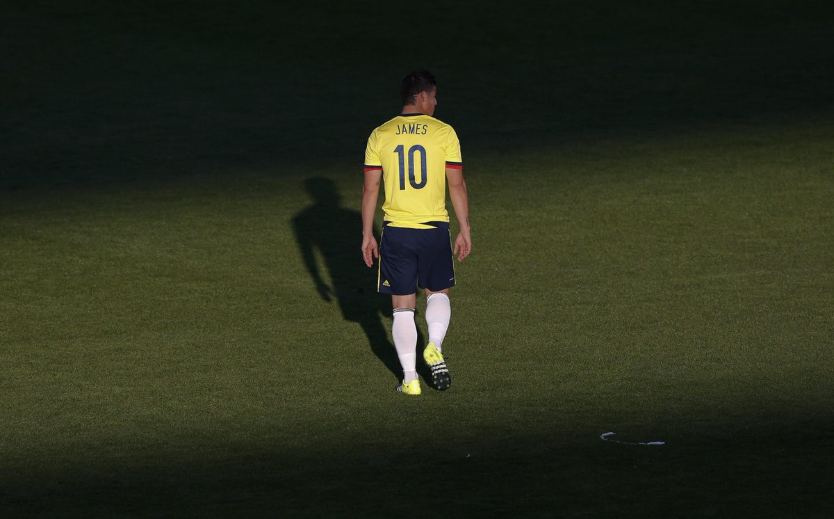 SPORTesOficial's tweet photo. Venezuela sorprende a la Colombia de James http://t.co/Sfo6IQd3Oq #CopaAmerica http://t.co/jCpMSERGvX