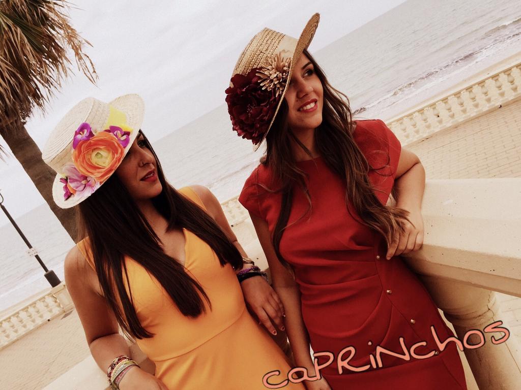 caprinchos's tweet photo. Lola y @Lorenna_GL guapísimas con canotiers de caPRINchos http://t.co/cusGJQRn6X