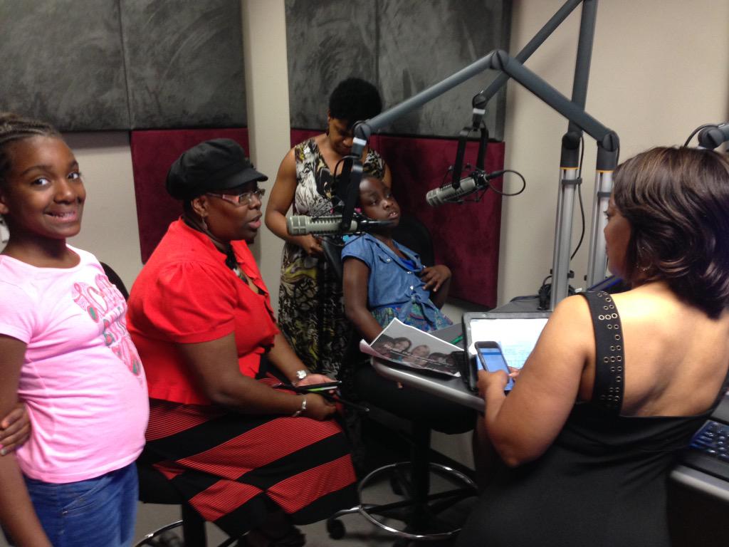 KarenRJenkins's tweet photo. Lasenta Lewis Ellis talks about being an entrepreneur in construction.  @KissFM_1031 at 6 #BeyondtheLemonadeStand http://t.co/YlEh27MK3T