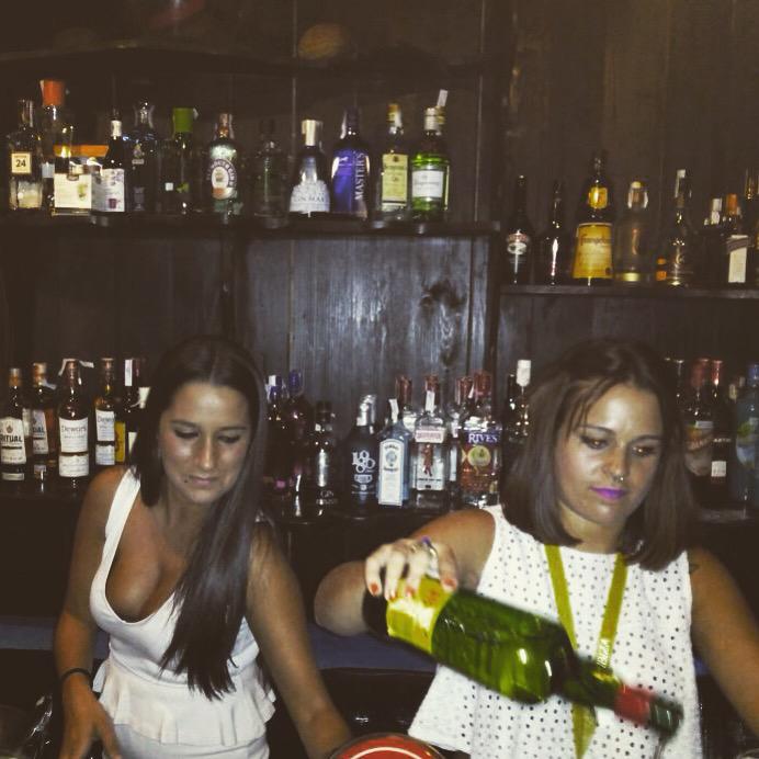 martitammc's tweet photo. Ratito de trabajo entre estudio y estudio!👌🏽😊🍹🎉📓📋 http://t.co/yfxtgjXs3Q