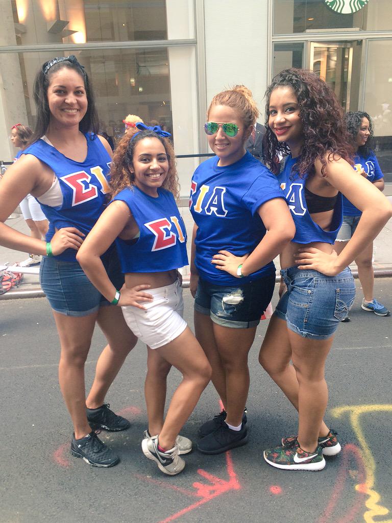SIA_BetaChapter's tweet image. The Bold and Beautiful representing at the #NPRDP @PRparadeNYC #SPR09 #FA12 ❤️💛💙🇵🇷🔥🌹