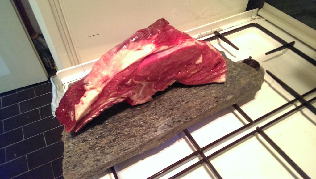 ScolariGiovanni's tweet photo. 1.3 kg di #bove frollato cotto su ardesia! #govegan #veg #veggiemode #proteico http://t.co/usoIwsOkru
