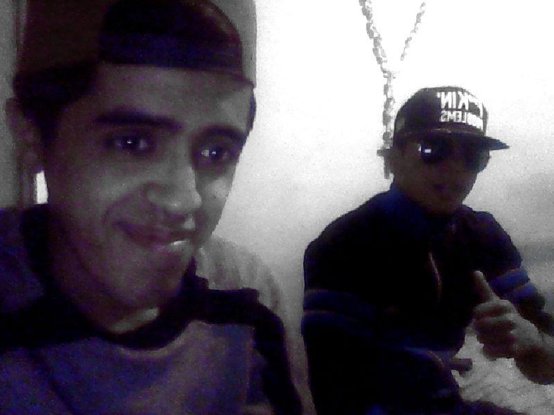 fachademelo's tweet photo. @miguel_LPU con mi ñery sacandonos fotos a full http://t.co/tNIOil3QN1