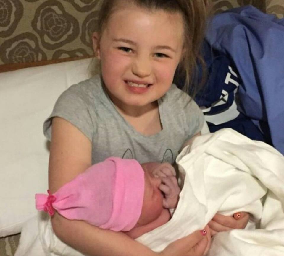 16NPSeason5's tweet photo. Leah &amp; her little sister Emilee. http://t.co/hABp1U4qsM