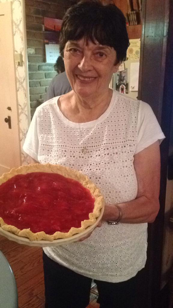 EmBall632's tweet photo. My little grandma needs her own little pie shop.
#PeachPie #ApplePie #RaspberryPie #StrawberryPie #AnyPie #PIE http://t.co/oCDWBy46tP