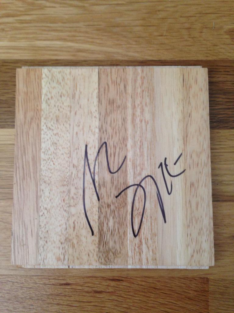signedauction's tweet image. RT/Follow to win this Shaun Livingston signed floor! #Warriors #NBAFinals #WARRIORSvCAVS #NBADraft  #NBA #Goldenstate