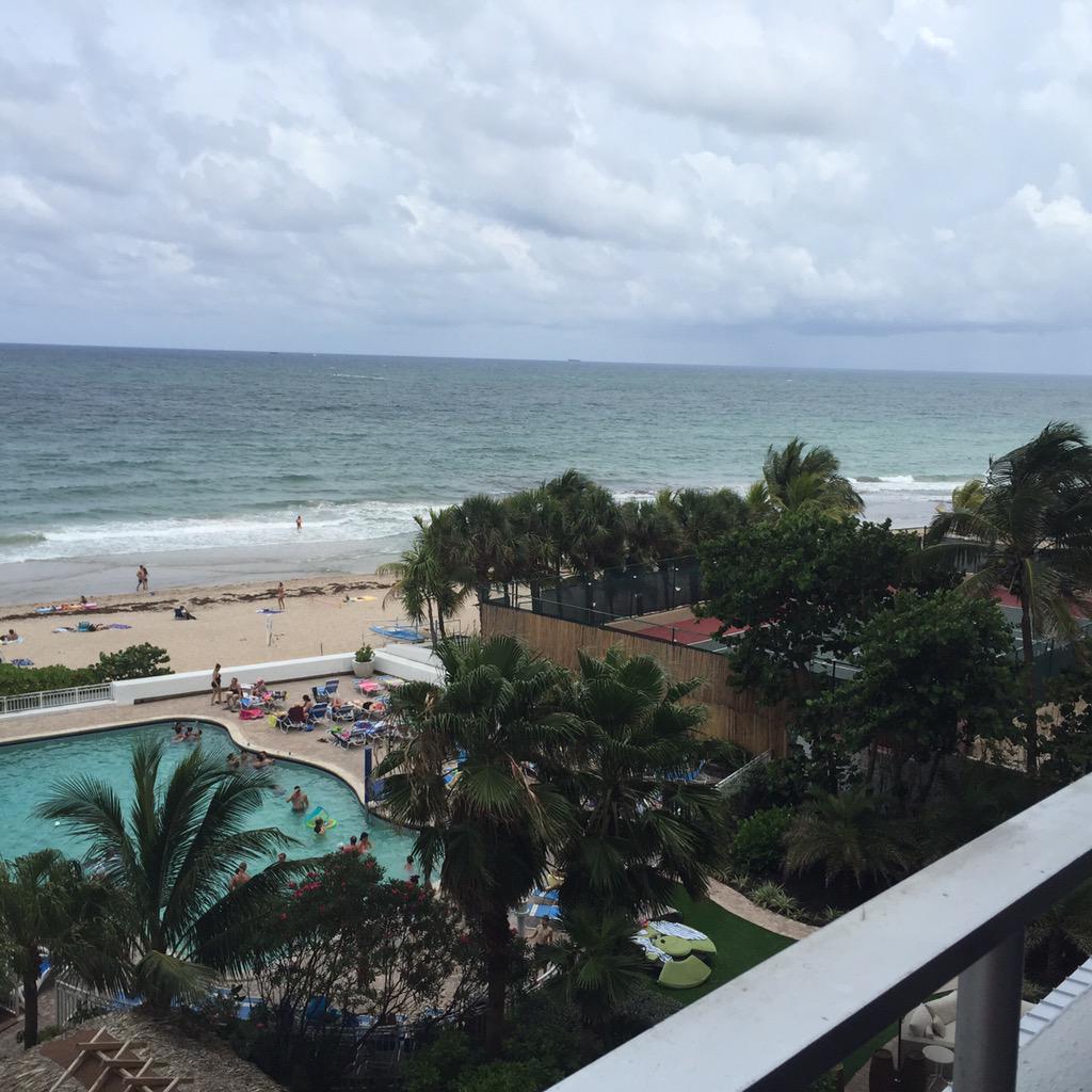 RadebaughSomer's tweet image. Just workin at the beach today! #loveplexus #plexus #SAHM