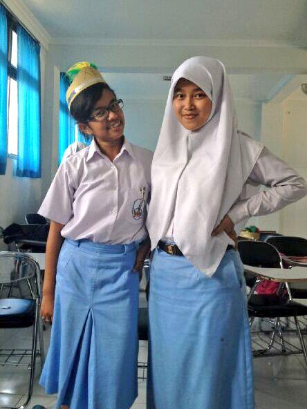 VeronikaVia's tweet photo. Senyum itu indah ketika berada dengan teman yang kita sayang:) http://t.co/h5b05Mhiqj
