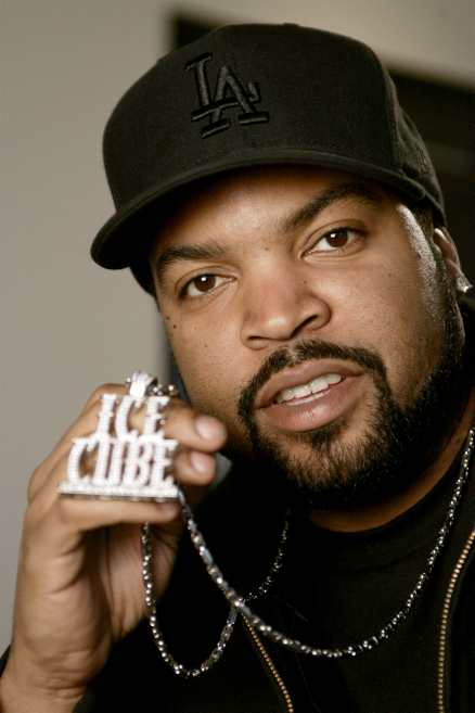 Happy Birthday Ice Cube!!rapper yang menjadi aktor ini,tahun ini berusia 46 tahun.Masih inget gak film dia? :) 