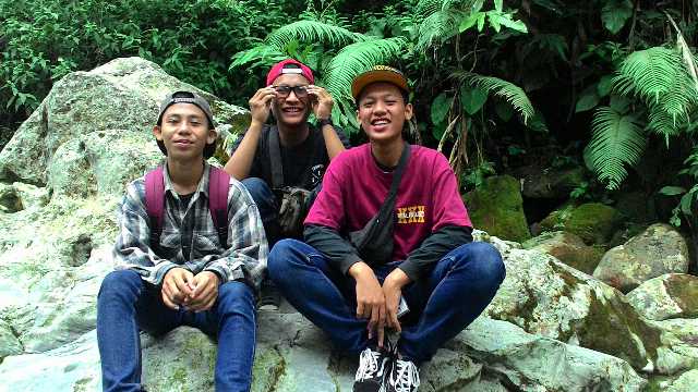 KarryKahfi1's tweet photo. With @Kerrykahfi15 @rizky_rizky216 http://t.co/9egnD2HOPI