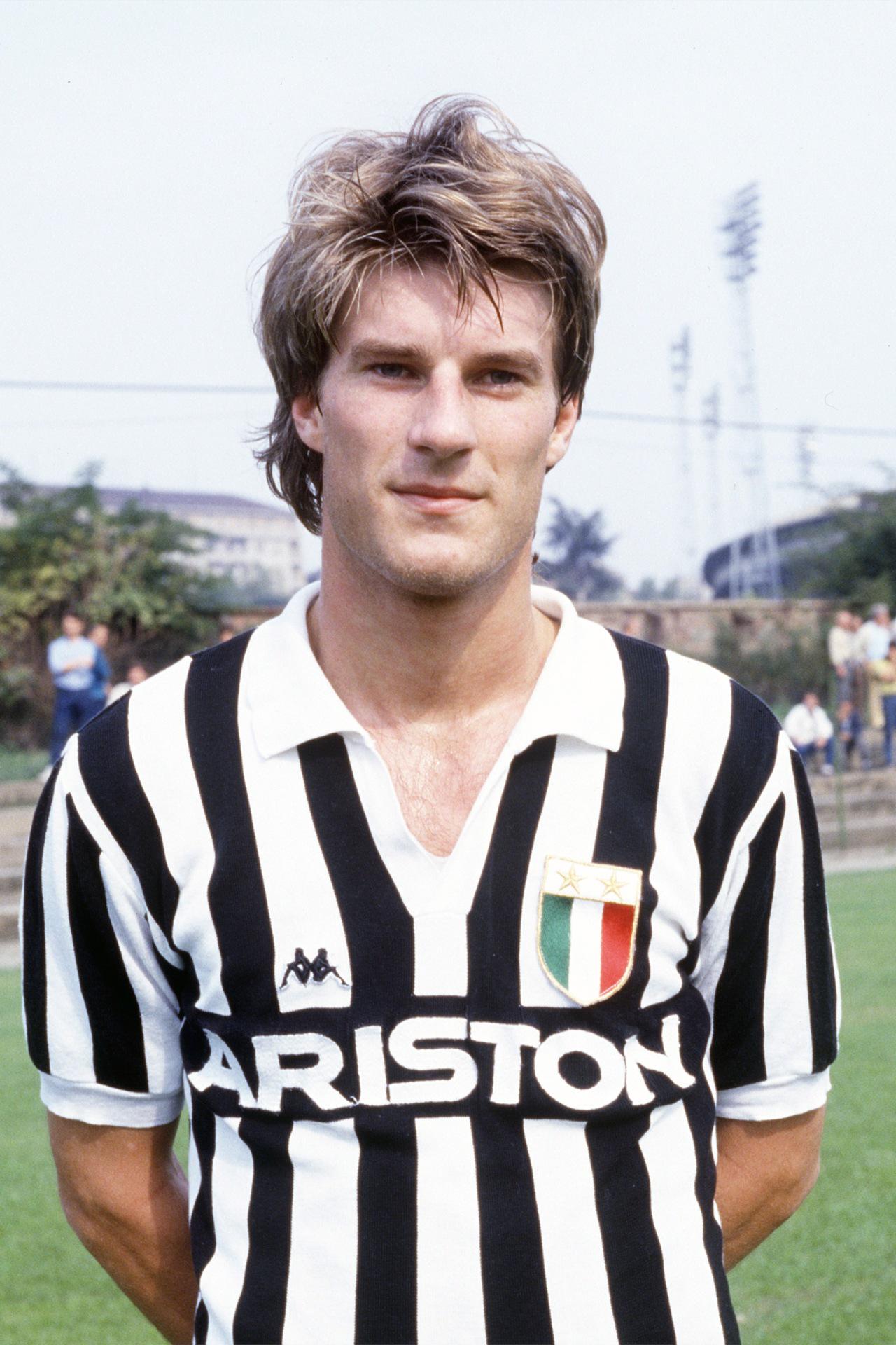Happy 51st Birthday...Juventus Legend Michael Laudrup. 151 Appearances, 35 Goals, Scudetto & Intercontinental winner. 