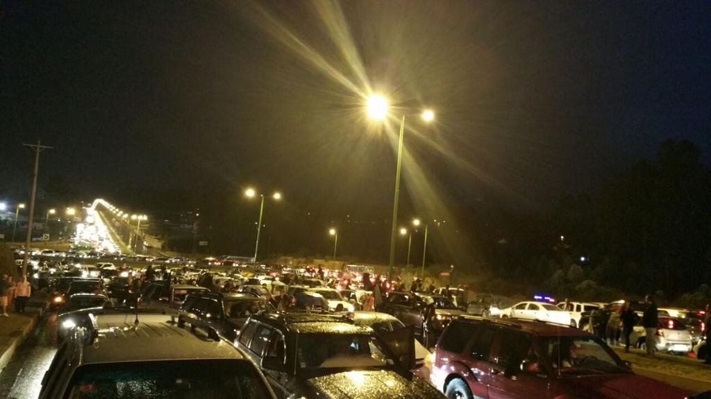 anniecanizares's tweet photo. Caravana y movilización contra políticas de gobierno.
Caravana grita #FueraCorreaFuera en #Quito http://t.co/6CvCgKXJna

Vía @Vane_ET