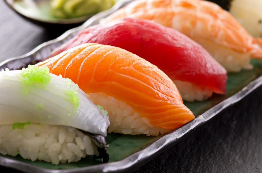 akunn's tweet photo. Omg! Heaven! 😍 RT @GRANMELIA_JKT: Expertly made fresh throughout the day! Sushi &amp; Sashimi @ our Japanese restaurant! http://t.co/qxjzQNukLb