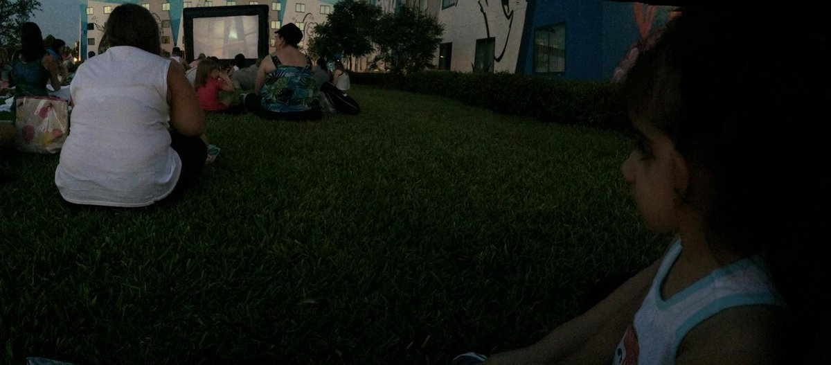 EvanGarcia515's tweet image. Movie on the lawn at Art of Animation Resort. #MMoment