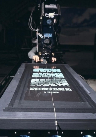 Cinepolis's tweet photo. *recuerda el inicio de #StarWars y tararea la canción* http://t.co/xUL8SifHgL