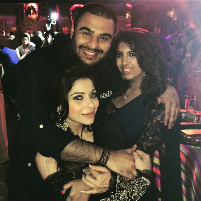 KanikaKapoorFC's tweet photo. RT @TheKanikakapoor What a night!! @sonamvas @navinfabiani 😍💋🌹 #riyash #venice https://t.co/qTkuFSkqzv http://t.co/wTXYP6ZSnm
