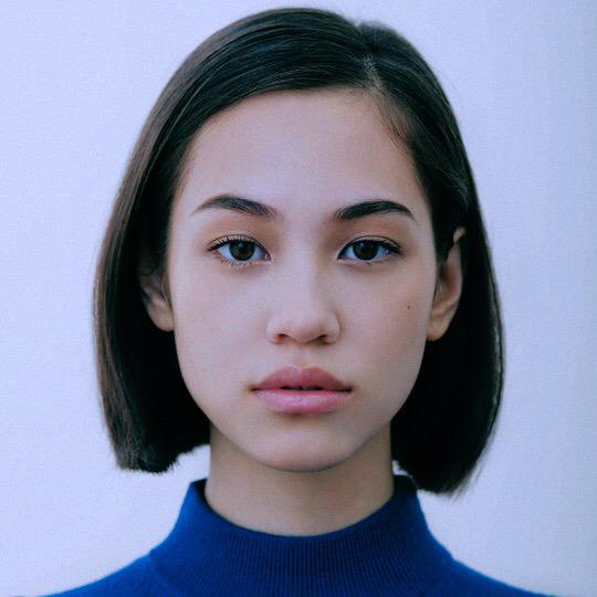 Paradise__Xx's tweet photo. So I'm thinking about cuttin my hair like this soon 😌 http://t.co/YhoCBQ6vfP