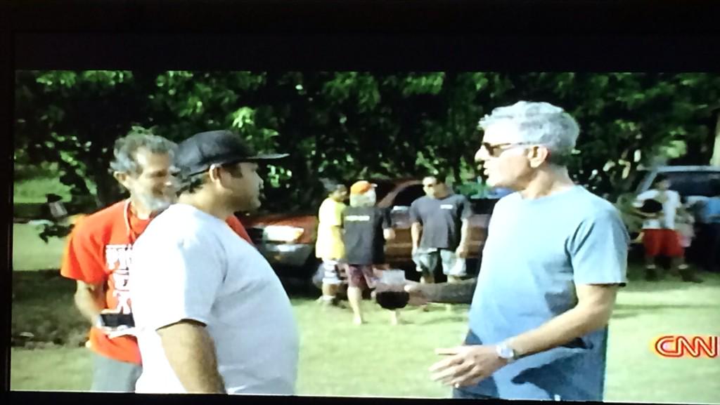 huiokuapa's tweet photo. Watching Anthony @Bourdain on @PartsUnknownCNN at #keawanui fishpond - awesome! #partsunknown @huiokuapa #alohaaina http://t.co/WC5mSM4R6t