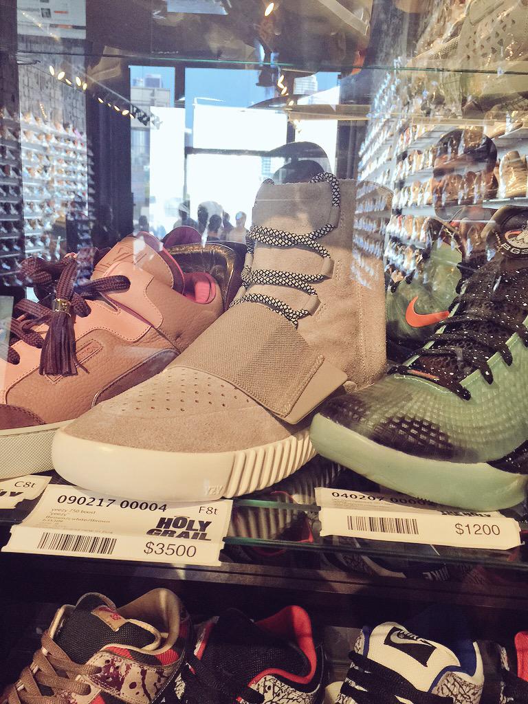 TypicalGamer's tweet photo. If this gets 3,500 RT's before I leave LA, I'll get these Yeezy Boosts! 😝👟 http://t.co/dCDu3yHwhm