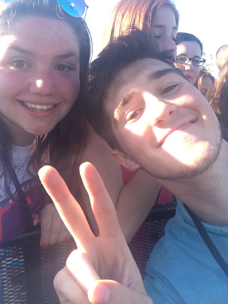 beatmeupricky's tweet image. #sdkfollowparty 
I MET 3/7!😊💘
2/7 FOLLOW❤️