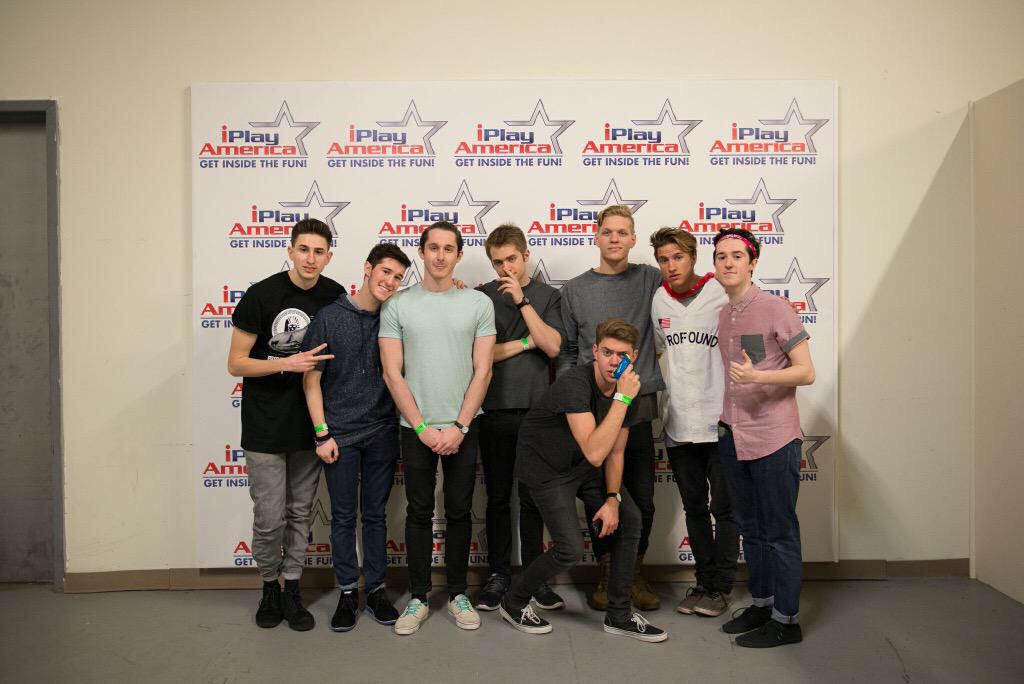 FLOWERKlD's tweet image. RT IF YOURE APART OF THE SDK FAM #SdkFollowParty