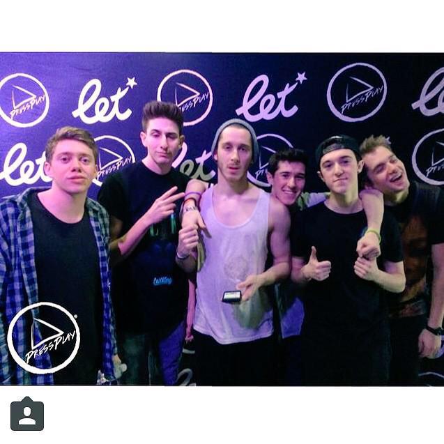 FLOWERKlD's tweet image. RT IF YOU LOVE YOUR DADS #SdkFollowParty @Settledownkids